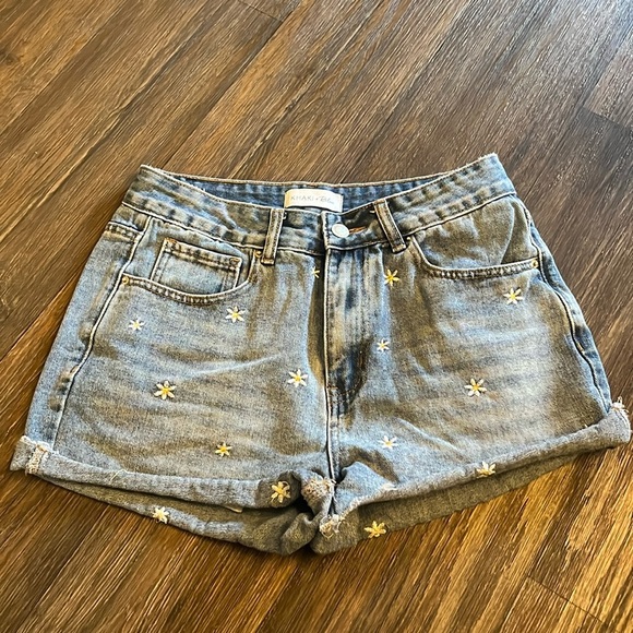 Daisy Jean Shorts - Picture 1 of 4